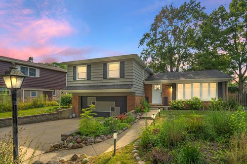 1806 Park Dr, Mount Prospect, IL, 60056-1735 | Card Image