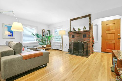 15 Westend Ave, Nyack, NY, 10960-1613 | Card Image