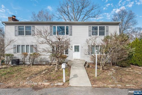 558 Beech St, Twp Washingtn, NJ, 07676-4353 | Card Image