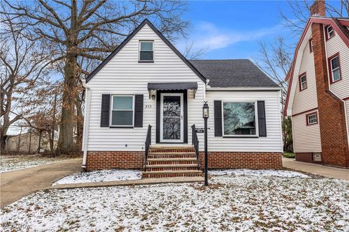 953 Whitby Rd, Cleveland Heights, OH, 44112-2347 | Card Image