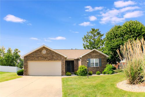 11 Copperfield Ln, Charleston, IL, 61920-3600 | Card Image
