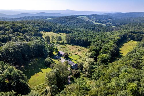 303 Woodbury Road, Springfield, VT, 05156 | Card Image