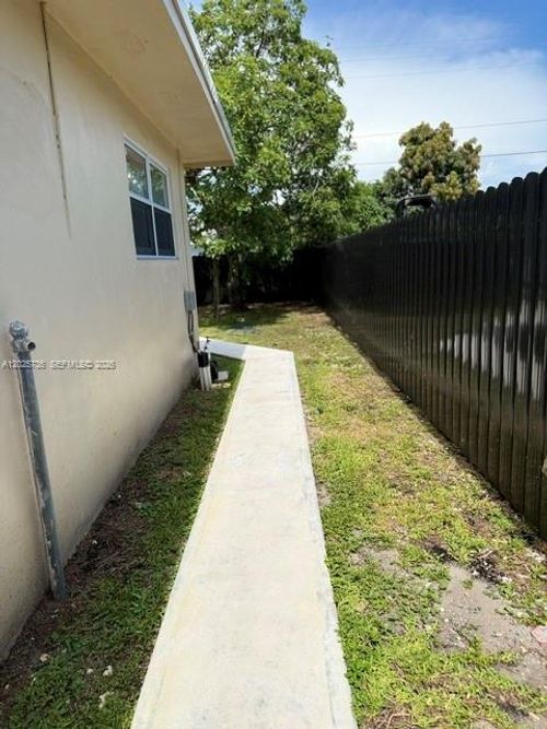 19521 Nw 1st Ct, Miami Gardens, FL, 33169 | Card Image