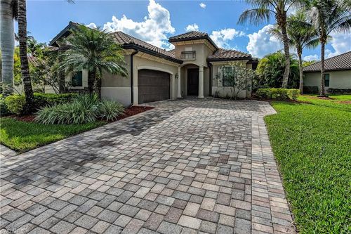 9215 Veneto Ln, NAPLES, FL, 34113-7723 | Card Image