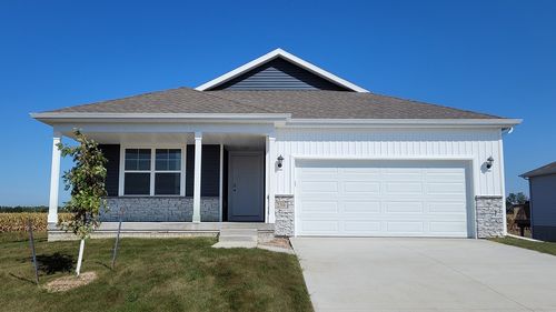 712 E Goldfinch Dr, Tiffin, IA, 52340-4783 | Card Image