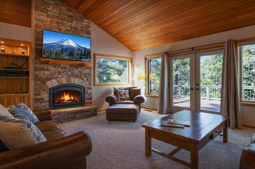 20-e-butte-18074 E Butte Ln, Sunriver, OR, 97707-3032 | Card Image