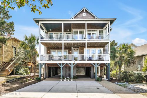 4 Raleigh St E, Wrightsville Beach, NC, 28480-2827 | Card Image