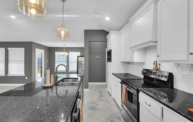 412 Travis Dr, House other with 4 bedrooms, 2 bathrooms and 2 parking in McGregor TX | Image 13
