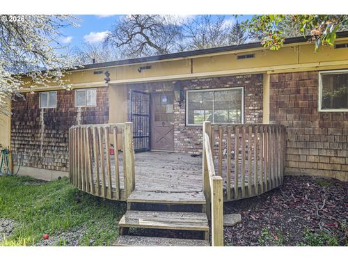 531 Nw Harrison St, Canyonville, OR, 97417-8752 | Card Image