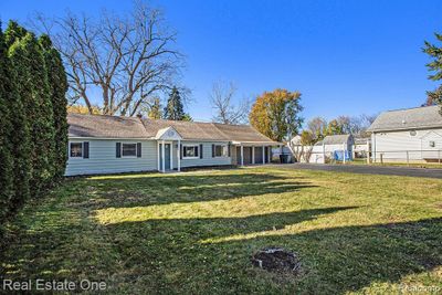 11960 Poplar Street, Home with 3 bedrooms, 1 bathrooms and null parking in Southgate MI | Image 2