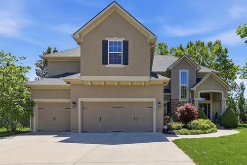 1413 Ne Kenwood Cir, Lee's Summit, MO, 64064-3220 | Card Image