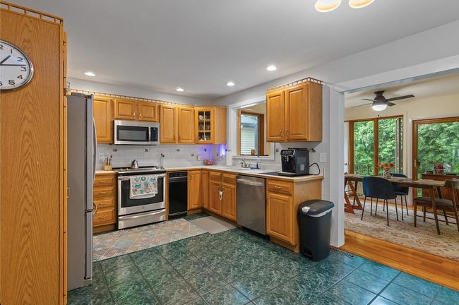 40 Hilltop Ct, House other with 2 bedrooms, 2 bathrooms and null parking in Colchester VT | Image 18
