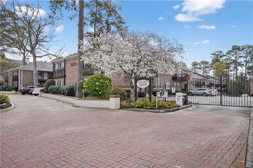 19-3675 Peachtree Rd Ne, Atlanta, GA, 30319-1297 | Card Image