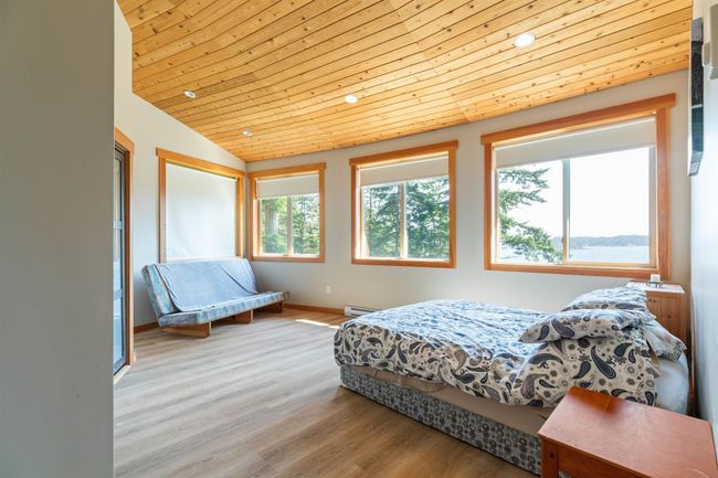 304 Esplanade Rd, House other with 3 bedrooms, 2 bathrooms and null parking in Gibsons BC | Image 22
