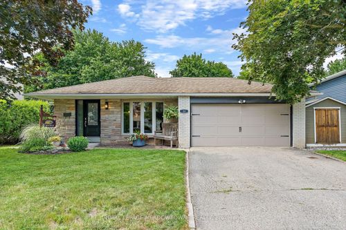 33 Fagan Dr, Georgetown, ON, L7G4P4 | Card Image