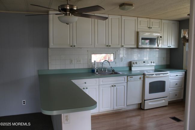 1 Eagle Dr, Home with 2 bedrooms, 1 bathrooms and 2 parking in Whiting NJ | Image 7