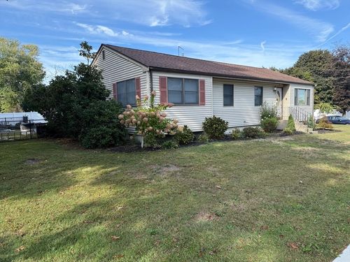 50 Main St, Medway, MA, 02053-1747 | Card Image