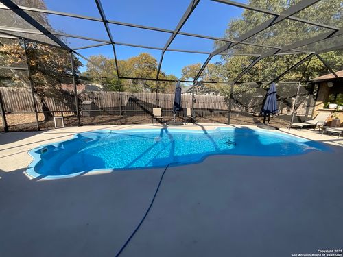 117 Rosewood Dr, La Vernia, TX, 78121-4757 | Card Image