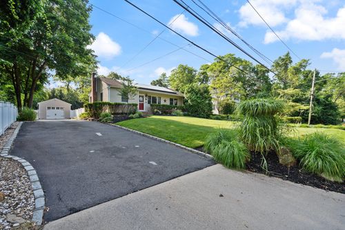 15 Noahs Path, Rocky Point, NY, 11778-9104 | Card Image