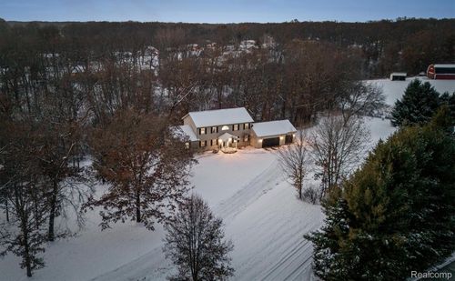 8301 Hyne Rd, Brighton, MI, 48114-4952 | Card Image