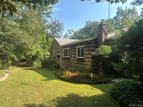 19 Whistler Hill Ln, Huntington, NY, 11743-5729 | Card Image