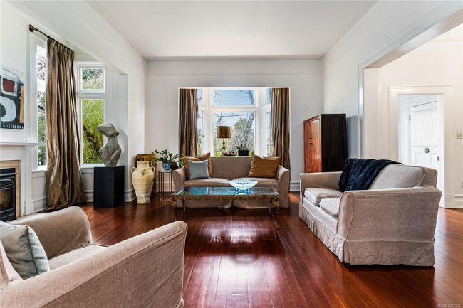 1023 St Charles St, House other with 3 bedrooms, 3 bathrooms and 6 parking in Victoria BC | Image 12