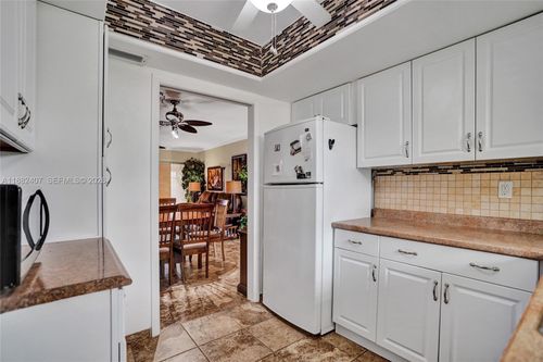 e-2921 Crosley Dr W, West Palm Beach, FL, 33415-8627 | Card Image