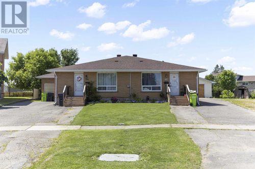 105-107 Pozzebon Cres, Sault Ste. Marie, ON, P6C6B4 | Card Image