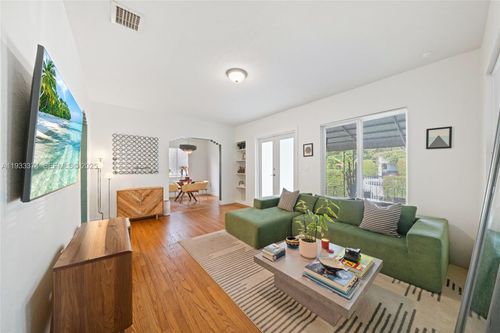 272 Nw 42nd St, Miami, FL, 33127-2836 | Card Image