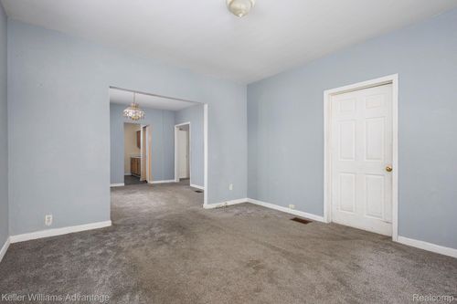 11727 Dyar St, Hamtramck, MI, 48212-2927 | Card Image