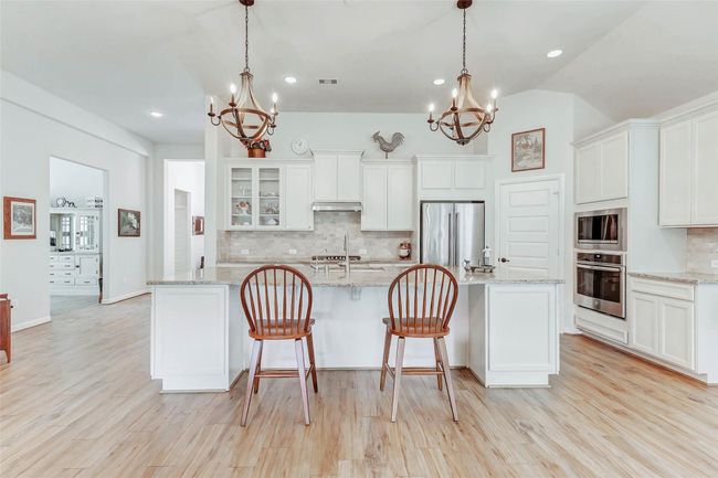 A built-in microwave sits justabove the matching single oven, offering a streamlined andcohesive look. In addition to the abundantstorage throughout, this kitchenboasts a spacious pantry, perfectfor organizing and keeping yourkitchen essentials within easyreach. | Image 8