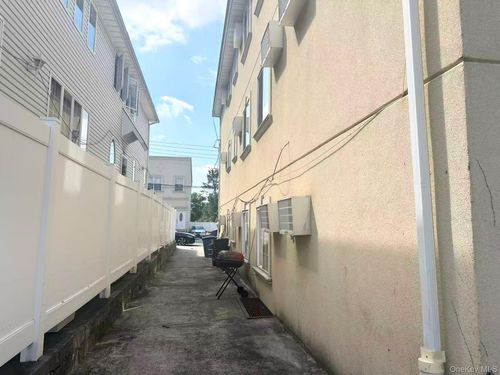 80 57th St, Glendale, NY, 11385-6703 | Card Image