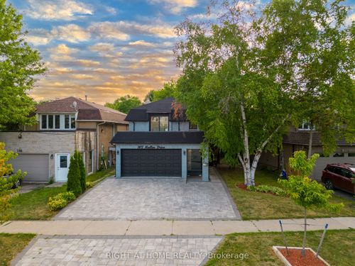 302 Mullen Dr, Thornhill, ON, L4J2P2 | Card Image