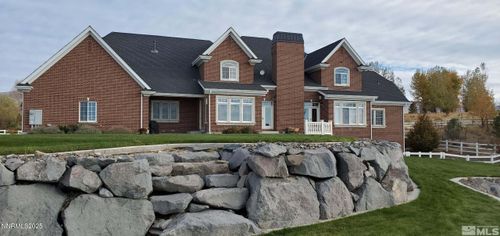 2 Routson Park Ln, Winnemucca, NV, 89445-6138 | Card Image