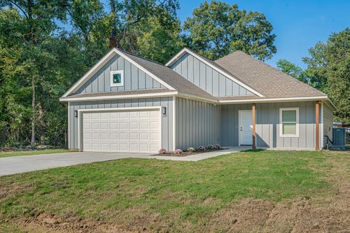 387 Autumn Ln, Livingston, TX, 77351-0913 | Card Image