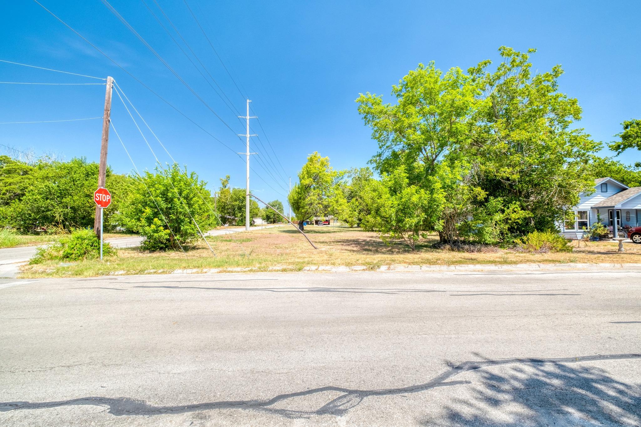 Land in Lockhart 4