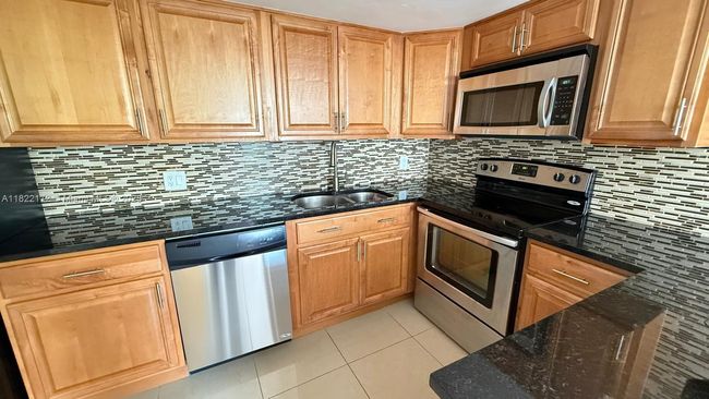 APT-412 - 3860 Ne 170 Th St, Condo with 2 bedrooms, 2 bathrooms and null parking in North Miami Beach FL | Image 8