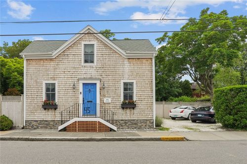 45 Houston Ave, Newport, RI, 02840-3913 | Card Image