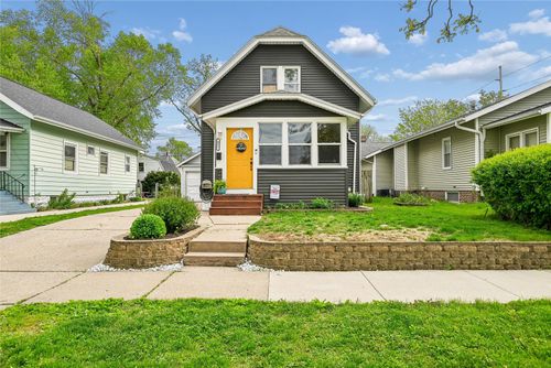 921 H Ave Nw, Cedar Rapids, IA, 52405-2628 | Card Image