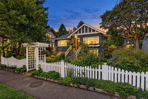 970 Bank St, Victoria, BC, V8S4B2 | Card Image