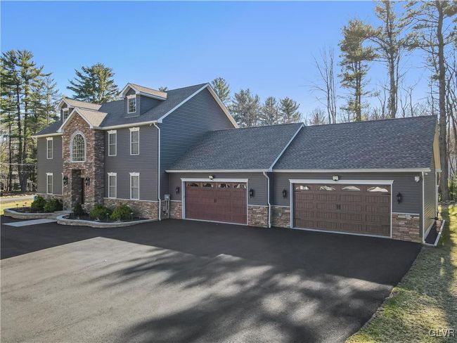 Front of Home | Image 7