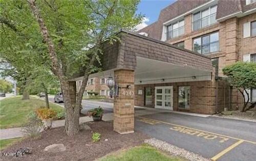 3j-4343 Bancroft St, Ottawa Hills, OH, 43615-3968 | Card Image