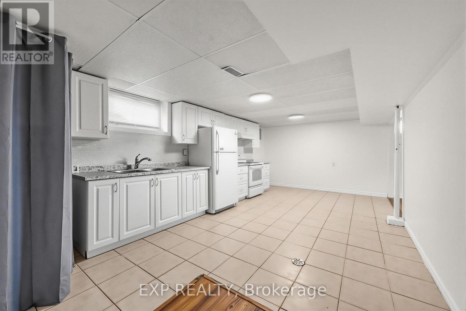 Residential Lease in Hamilton (Lisgar) 2