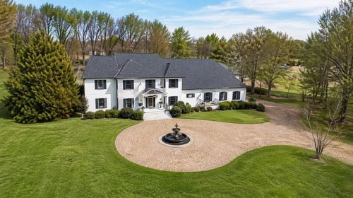 9376 Forest Wind Cv, Collierville, TN, 38017-3367 | Card Image