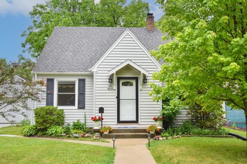 W63N375 Hillcrest Avenue, Cedarburg, WI, 53012 | Card Image