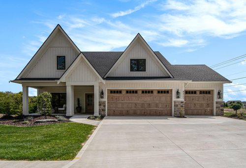 8432 Ravinewood Dr, Jenison, MI, 49428-3402 | Card Image