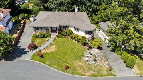 1110 Totem Lane, Victoria, BC, V8Y1E8 | Card Image