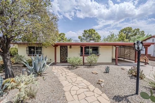 220 E Los Mangos, Green Valley, AZ, 85614-2243 | Card Image