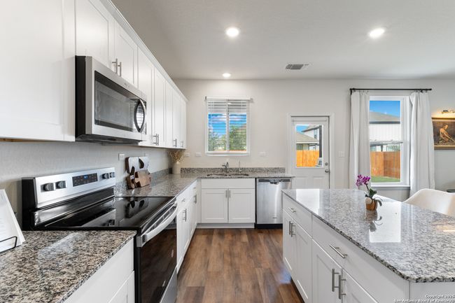 809 Altapass Hls, House other with 4 bedrooms, 3 bathrooms and null parking in Seguin TX | Image 16
