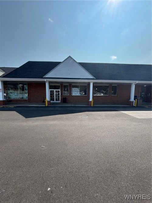 731 Center St, Lewiston, NY, 14092-1705 | Card Image